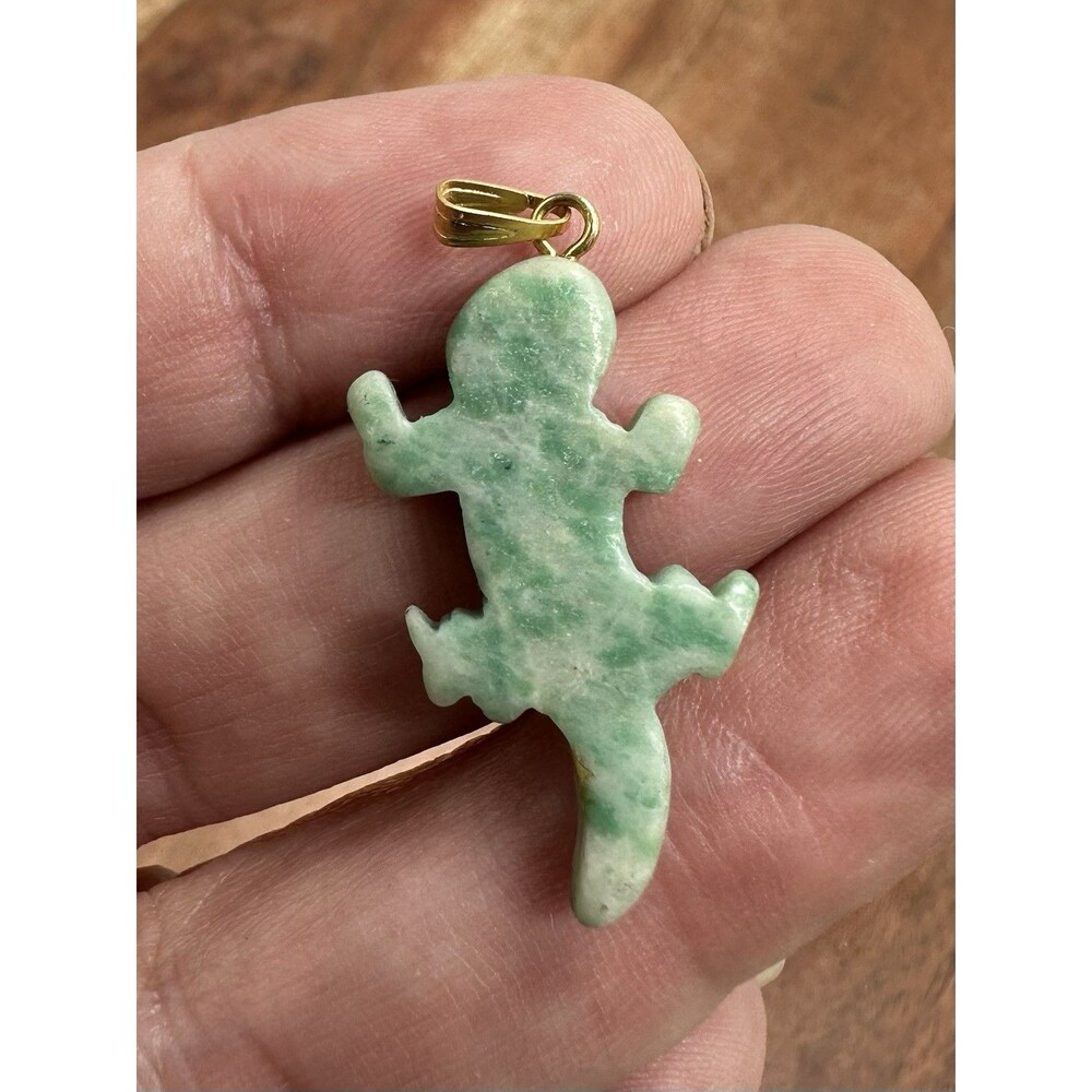 Green Jadeite Lizard Gecko Carved Pendant Yellow Gold Bale